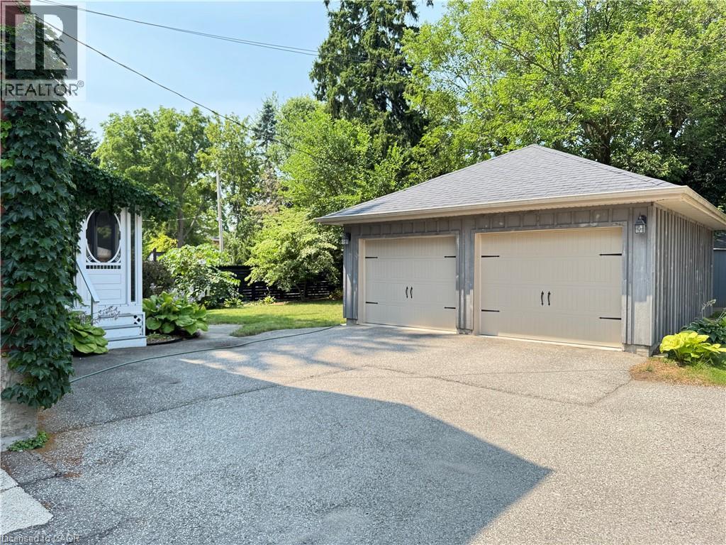 42 Lansdowne Road N Property Photo 47