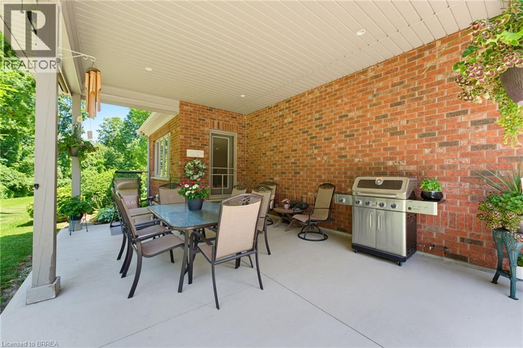 301 Governors Road E Property Photo 20