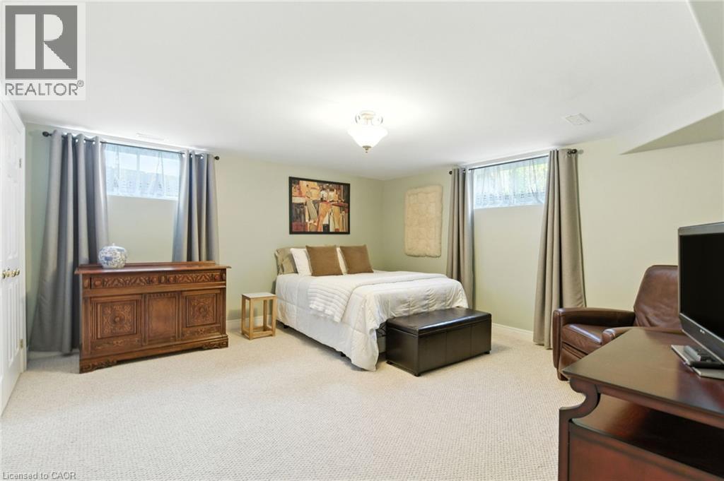 10 Featherstone Avenue Property Photo 34