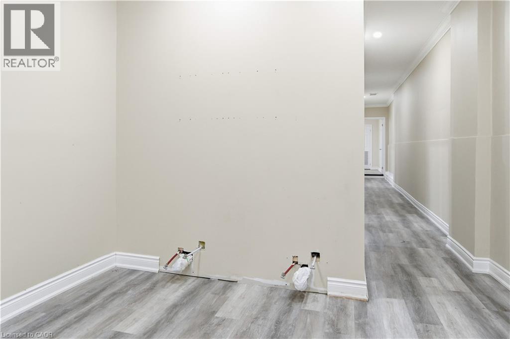 728 Main Street E Property Photo 9
