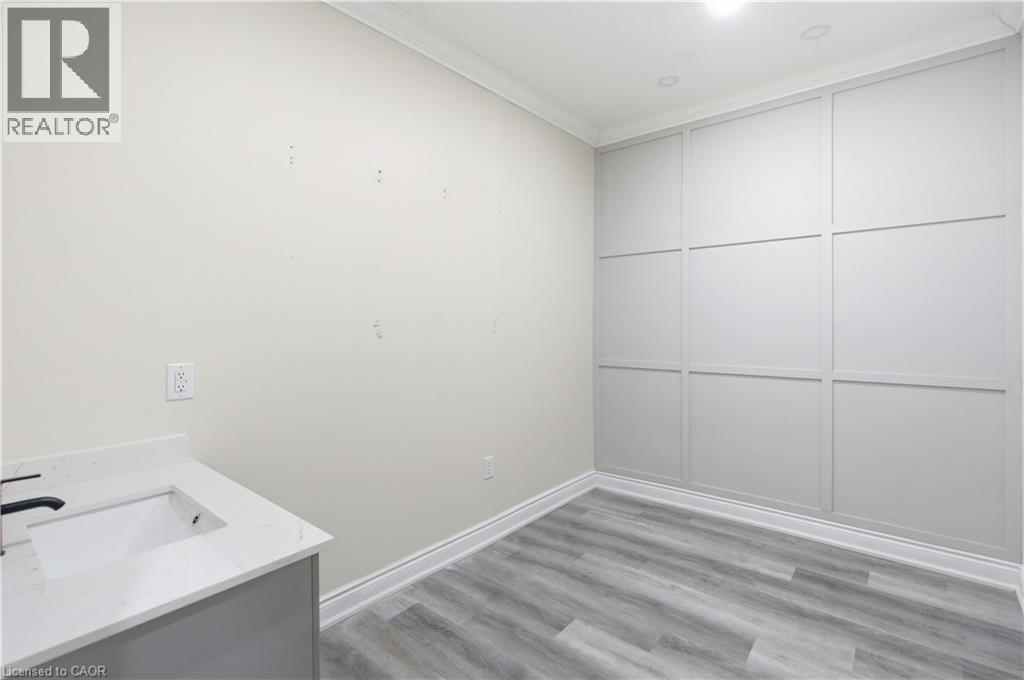728 Main Street E Property Photo 10
