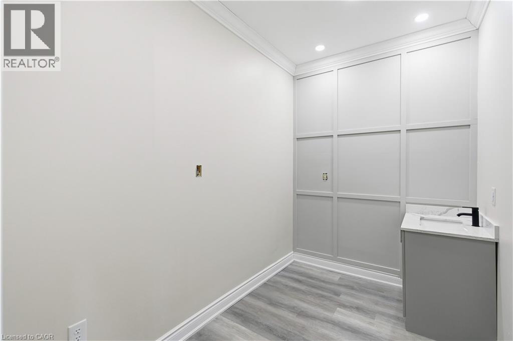 728 Main Street E Property Photo 14
