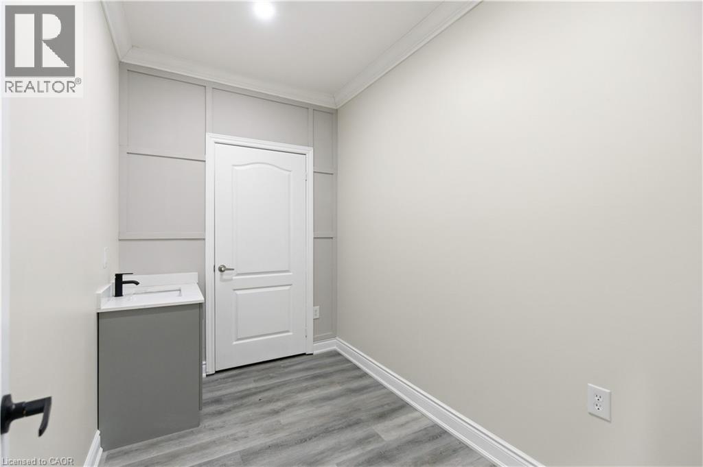 728 Main Street E Property Photo 15