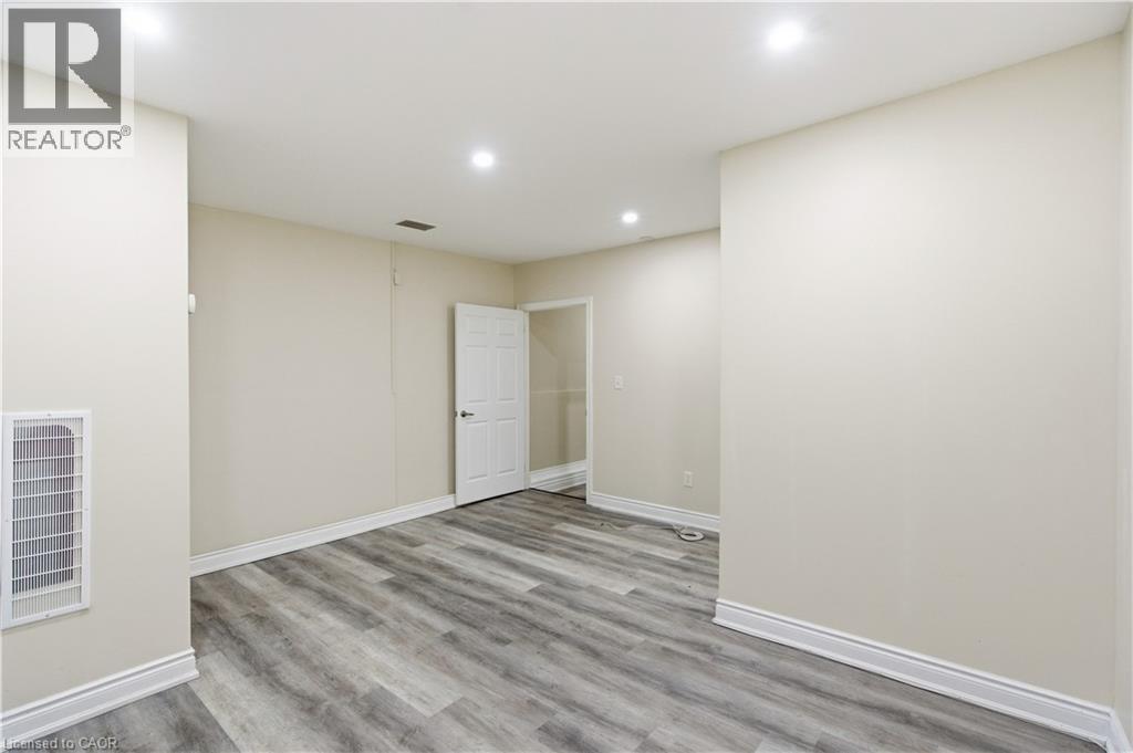 728 Main Street E Property Photo 18