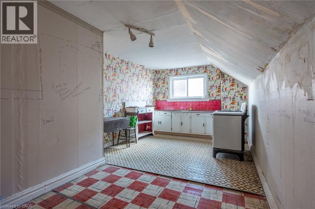 128 Hess Street N Property Photo 27