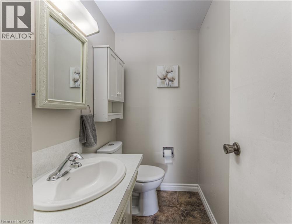 82 Roseneath Crescent Property Photo 2