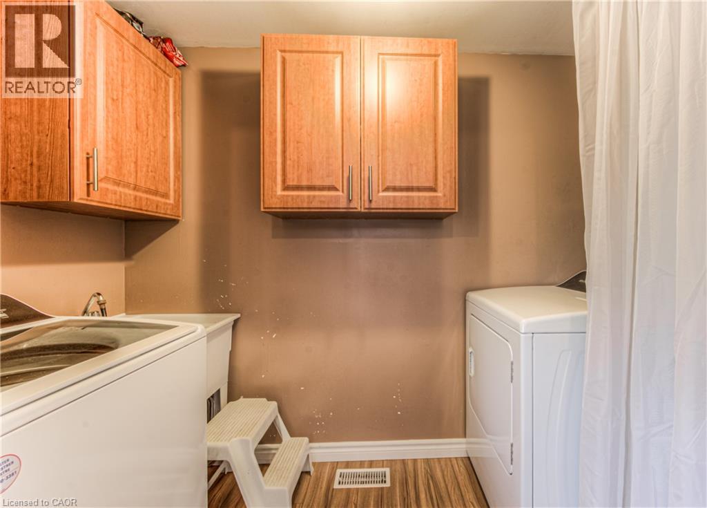 82 Roseneath Crescent Property Photo 14