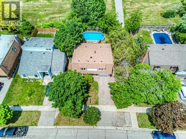 82 Roseneath Crescent Property Photo 44