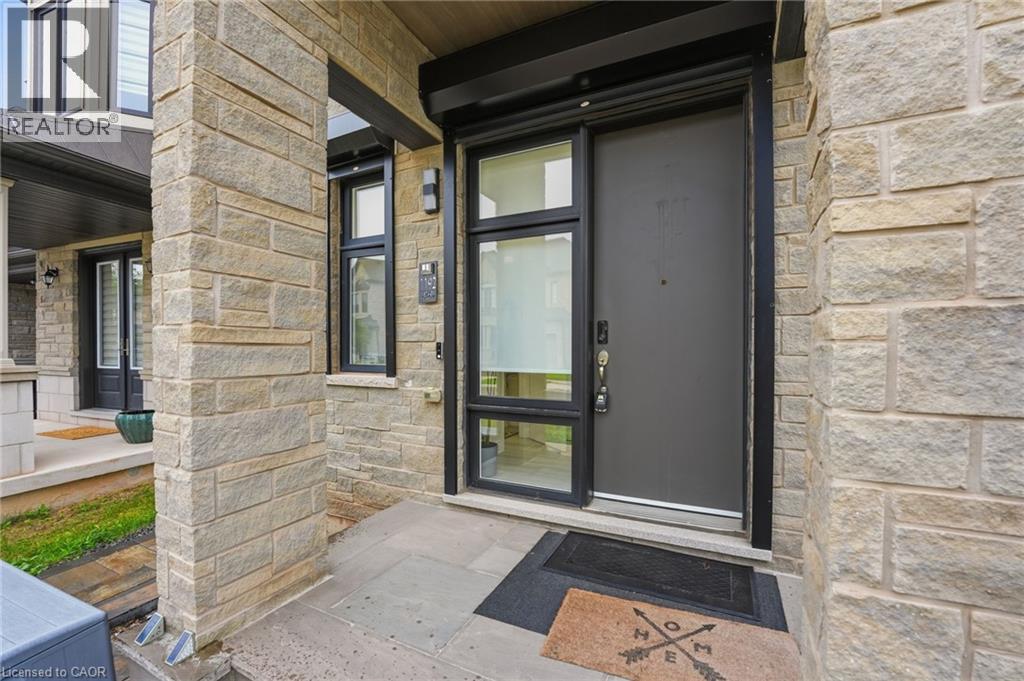 1192 Stag Hollow Unit# Lower Property Photo 4