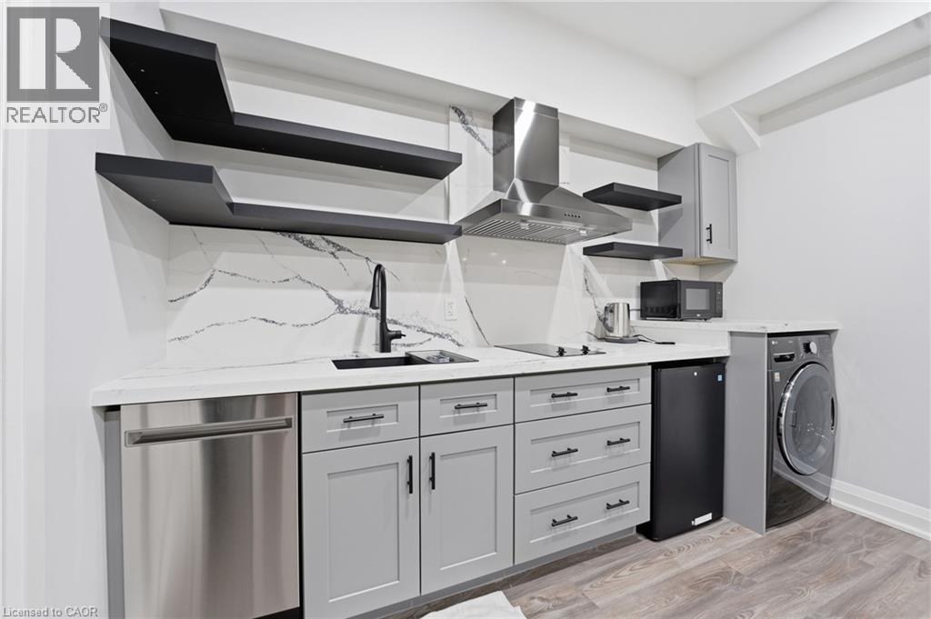 1192 Stag Hollow Unit# Lower Property Photo 13
