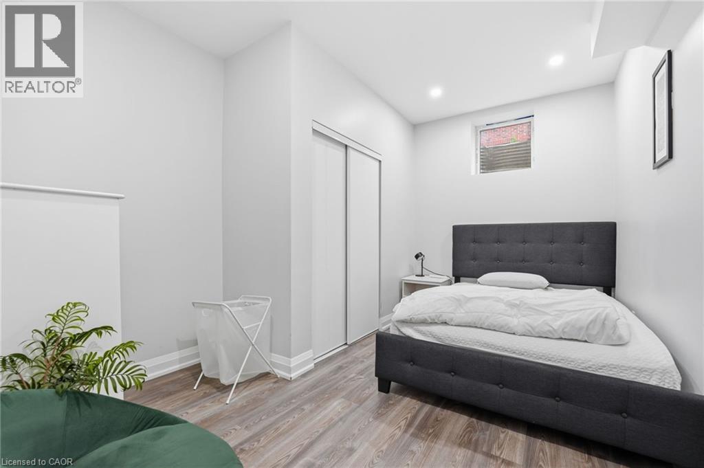 1192 Stag Hollow Unit# Lower Property Photo 15