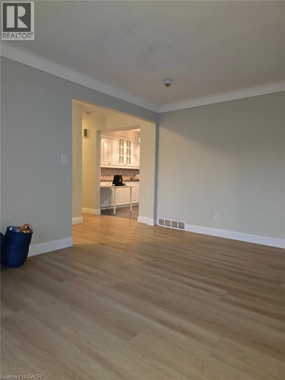 26 GLENGARRY Road Unit# Upper Property Photo 1