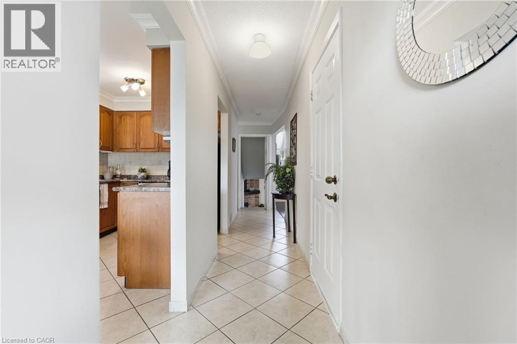 30 Twinoaks Crescent Property Photo 4