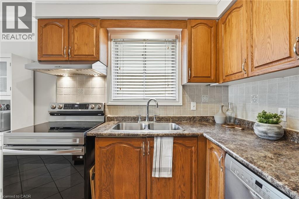 30 Twinoaks Crescent Property Photo 7