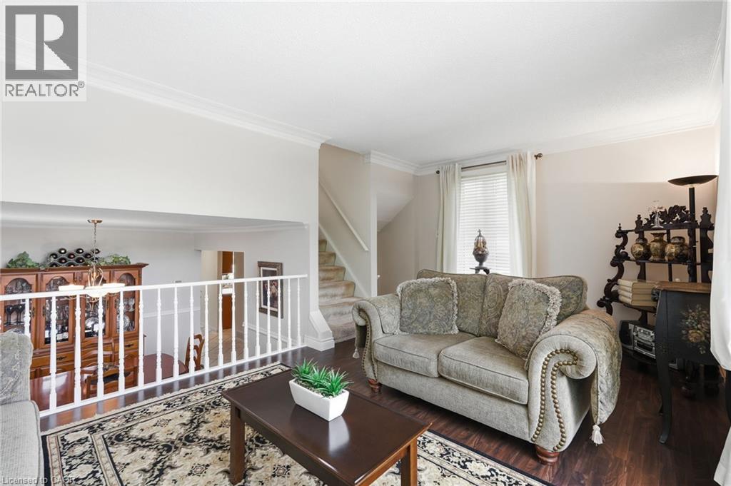 30 Twinoaks Crescent Property Photo 16