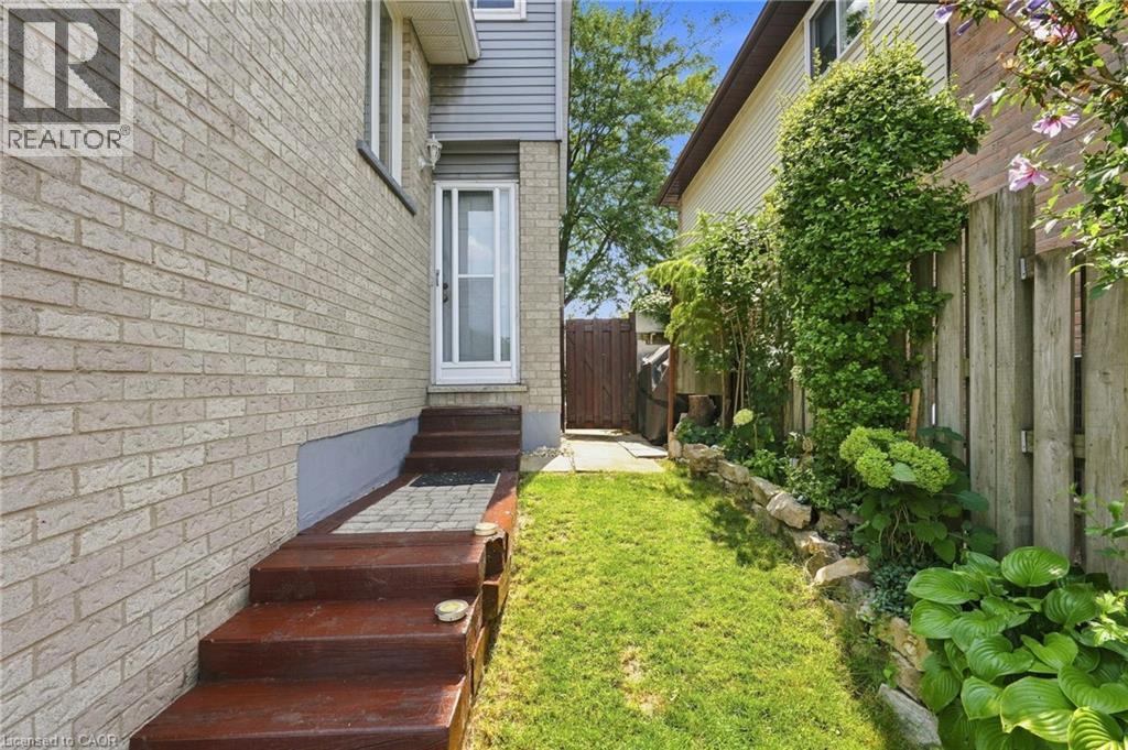 30 Twinoaks Crescent Property Photo 36
