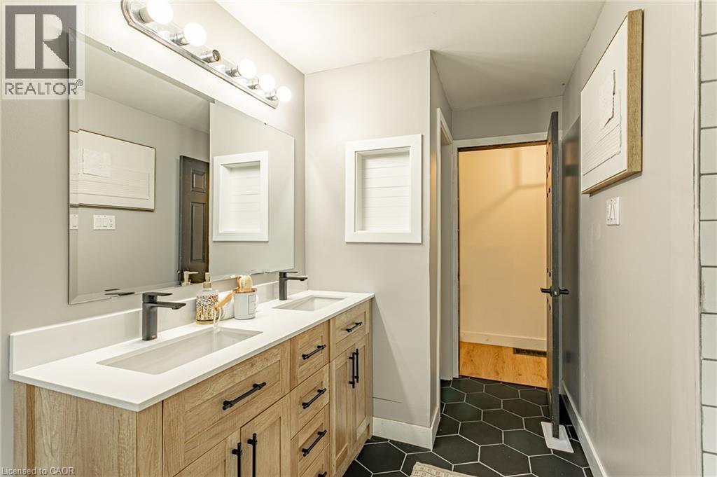811 Hughson Street Property Photo 20