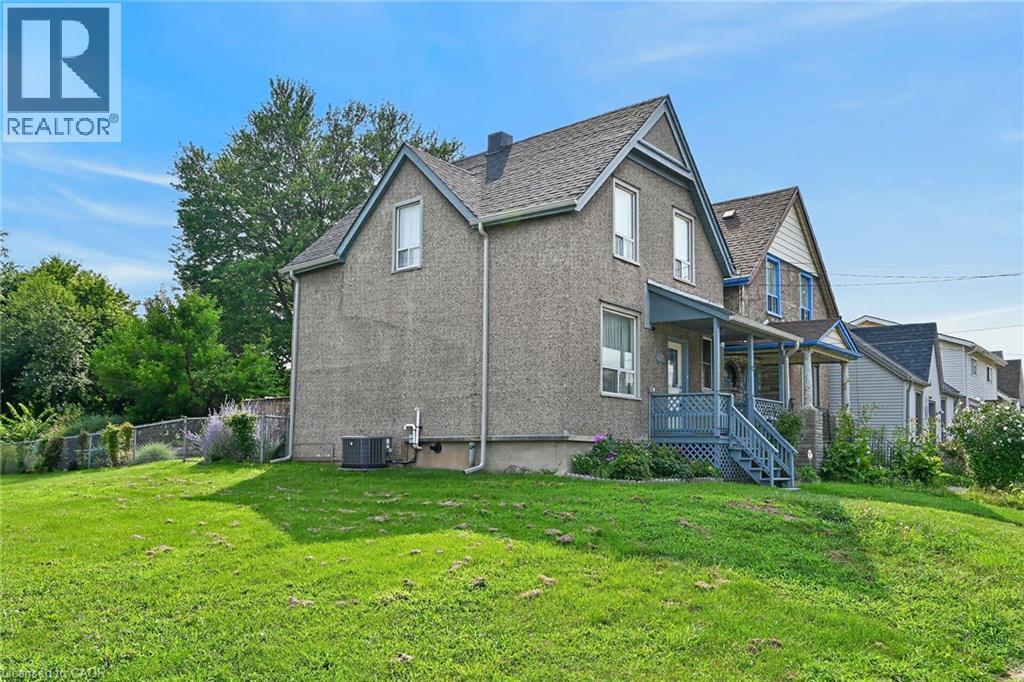 230 Picton Street E Property Photo 1