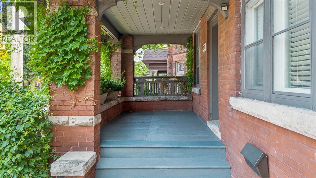 217 Caroline Street S Property Photo 3