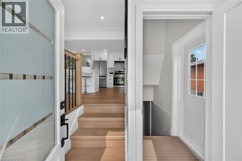 40 Purdy Crescent Property Photo 3