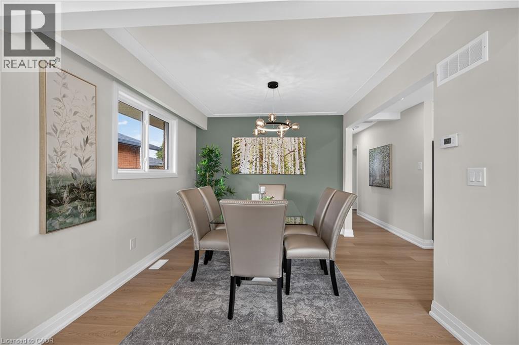 40 Purdy Crescent Property Photo 13