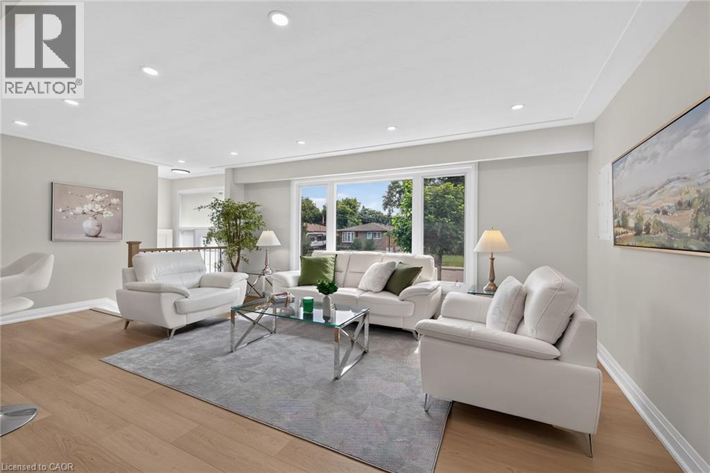 40 Purdy Crescent Property Photo 15