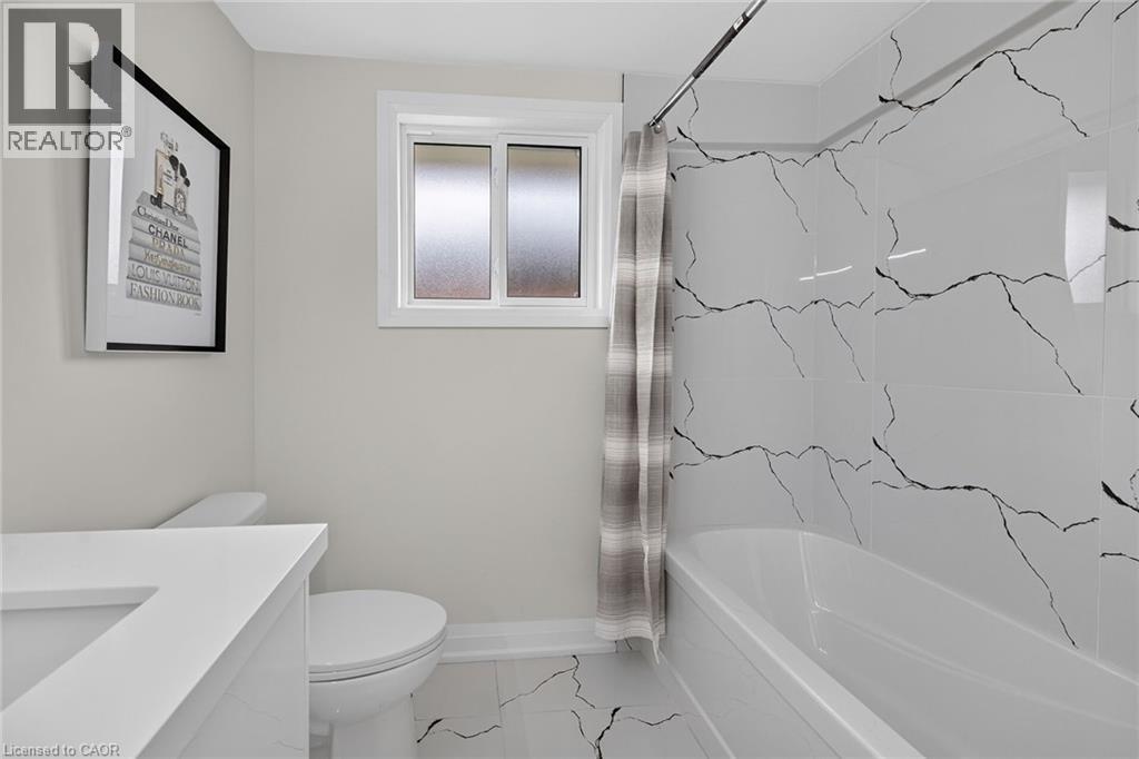 40 Purdy Crescent Property Photo 21