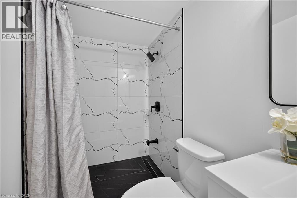 40 Purdy Crescent Property Photo 33