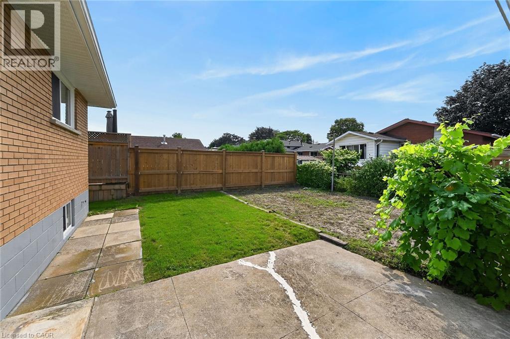 40 Purdy Crescent Property Photo 42