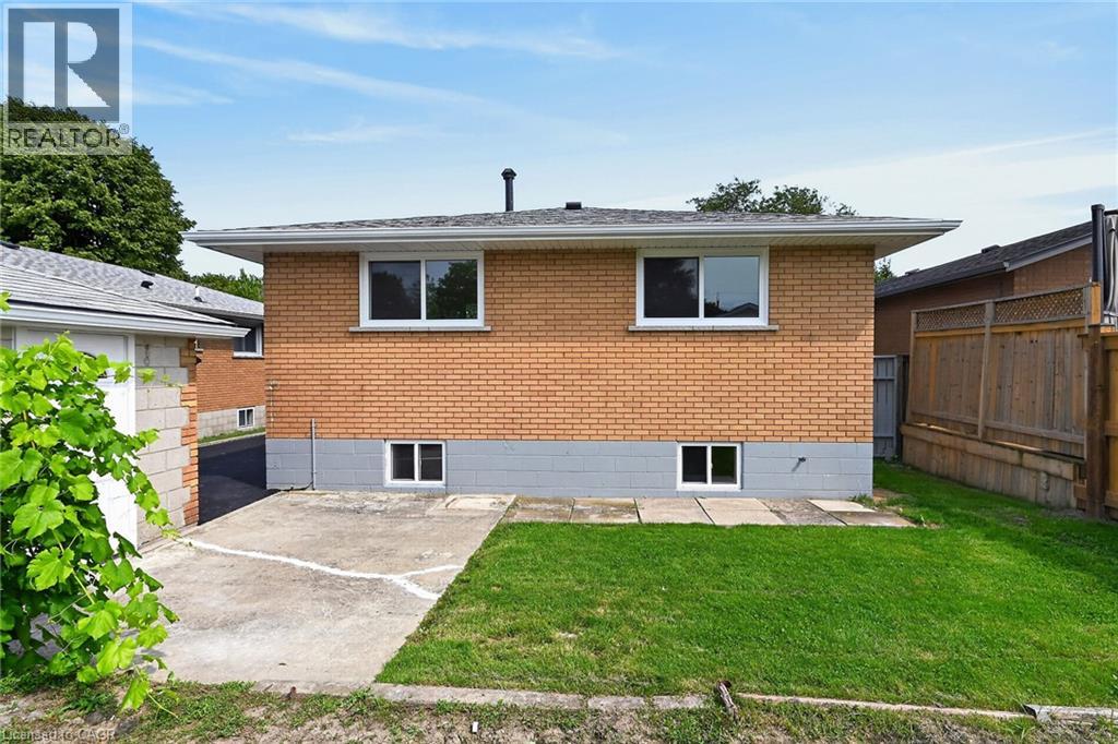 40 Purdy Crescent Property Photo 43