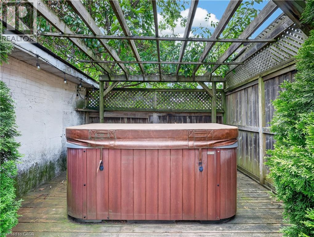 211 Morton Street Property Photo 42