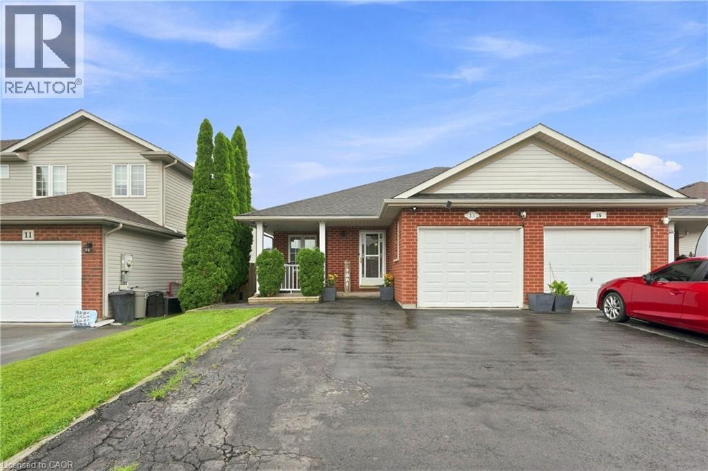 13 GOLDEN ACRES Drive Property Photo 1