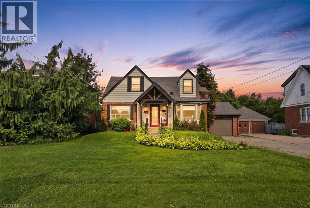 35 CENTENNIAL Parkway S