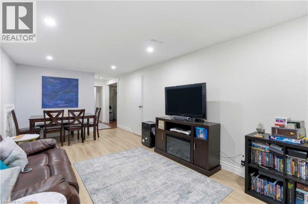 111 Britten Close Unit# Bsmt Property Photo 4