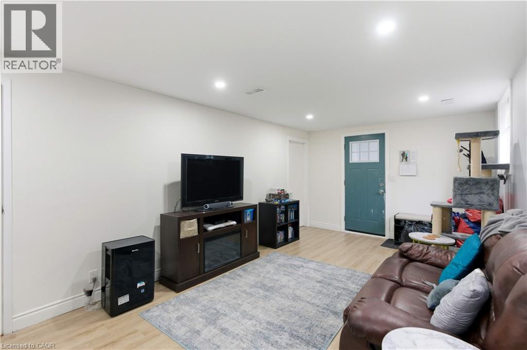 111 Britten Close Unit# Bsmt Property Photo 6