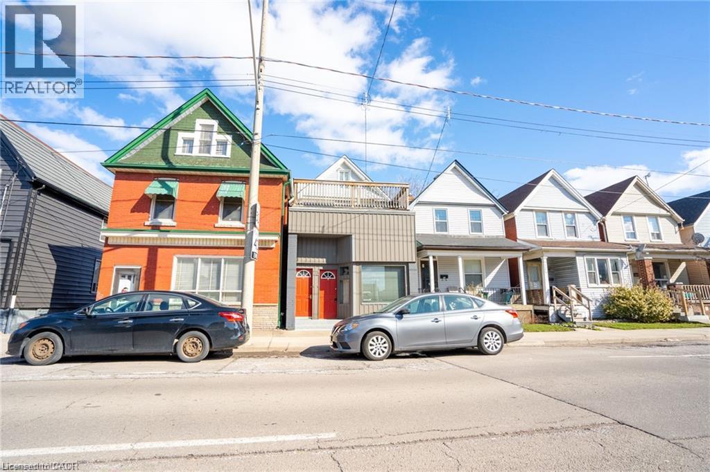 188 Sherman Avenue N Unit# Upper Property Photo 1