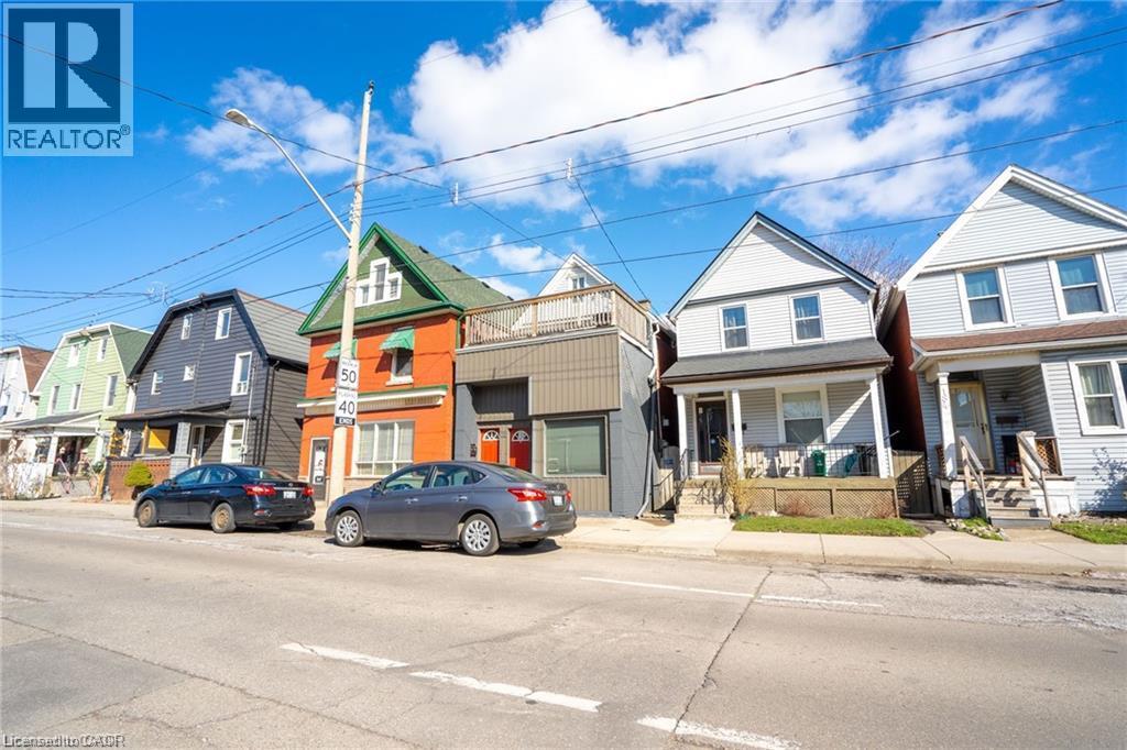 188 Sherman Avenue N Unit# Upper Property Photo 3