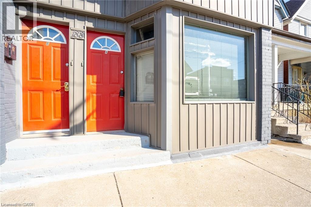 188 Sherman Avenue N Unit# Upper Property Photo 4