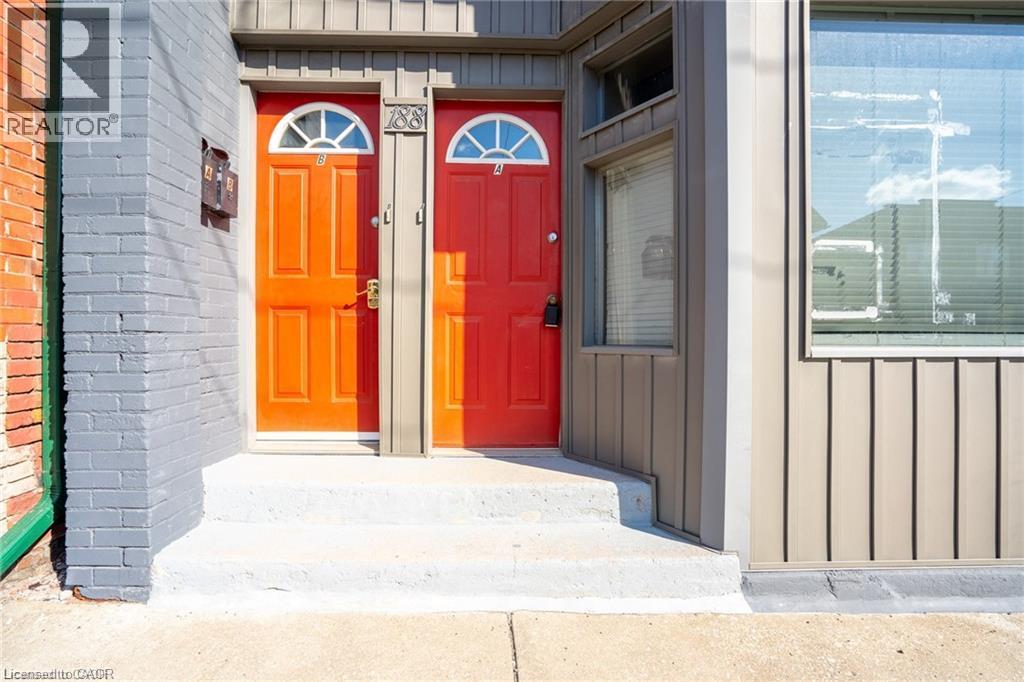 188 Sherman Avenue N Unit# Upper Property Photo 5