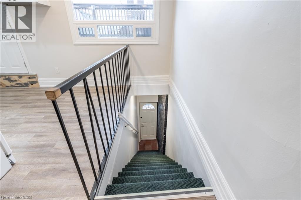 188 Sherman Avenue N Unit# Upper Property Photo 7