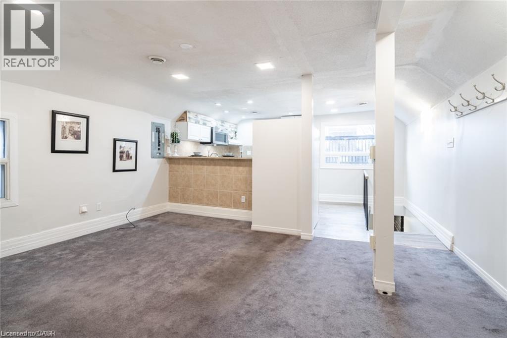 188 Sherman Avenue N Unit# Upper Property Photo 11