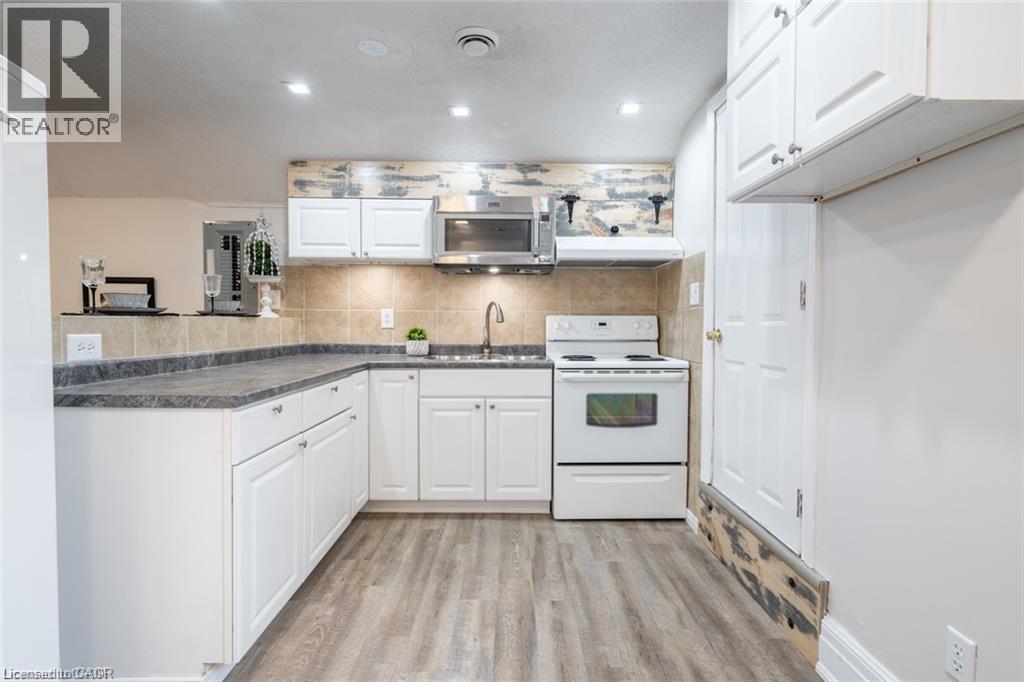 188 Sherman Avenue N Unit# Upper Property Photo 14