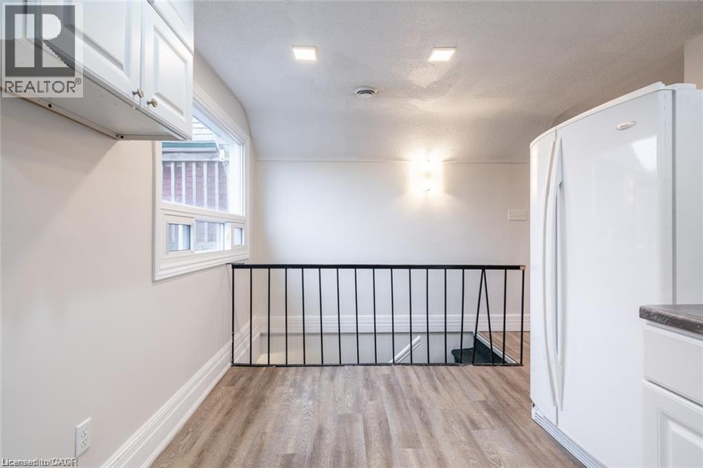 188 Sherman Avenue N Unit# Upper Property Photo 18