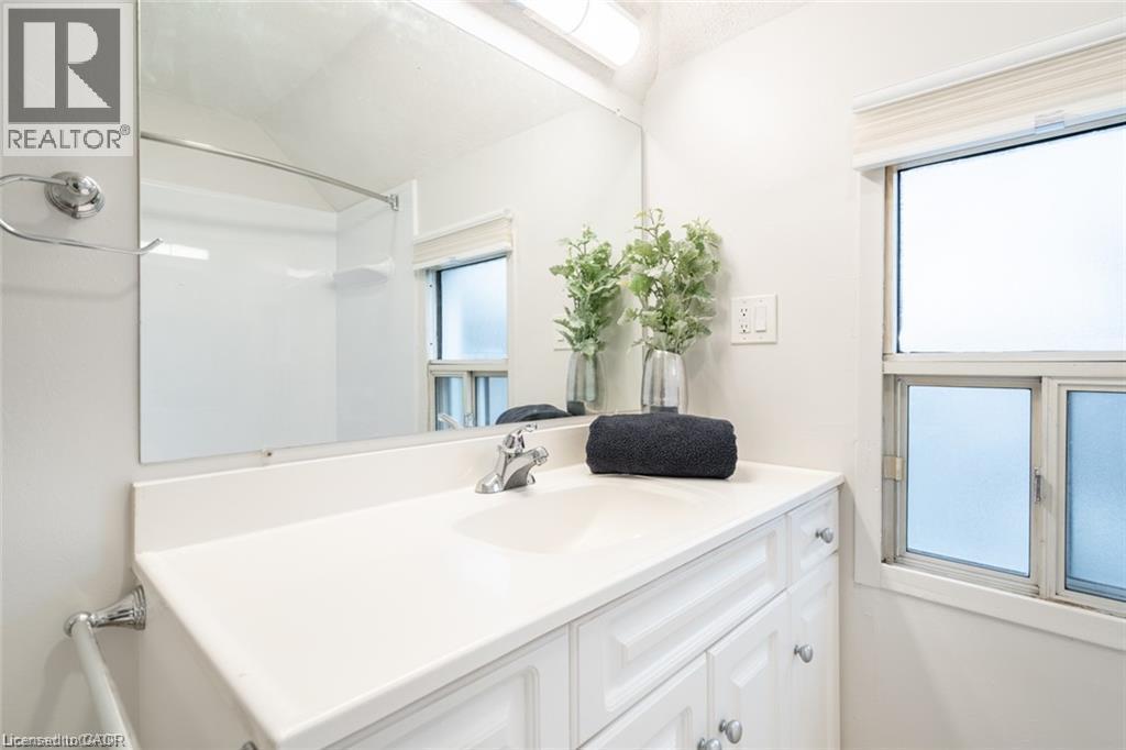 188 Sherman Avenue N Unit# Upper Property Photo 22