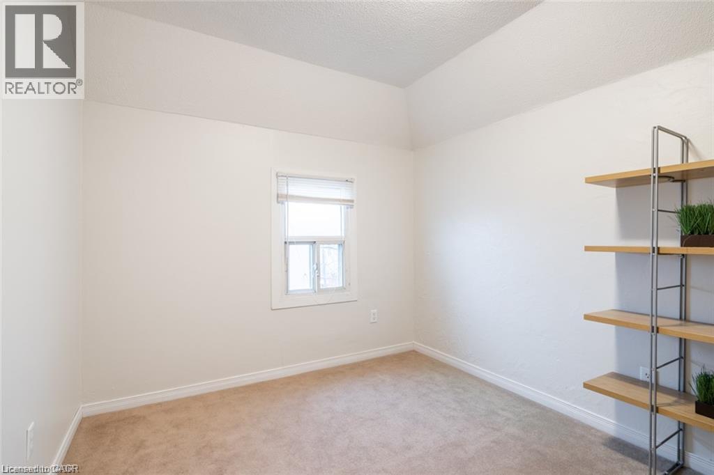 188 Sherman Avenue N Unit# Upper Property Photo 25