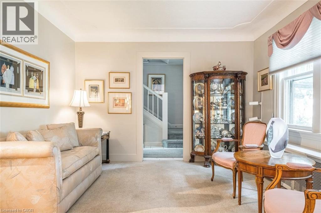107 Bond Street S Property Photo 10