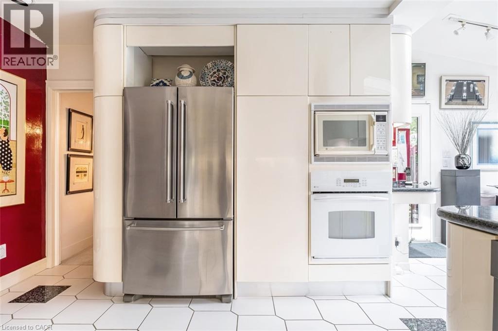 107 Bond Street S Property Photo 15