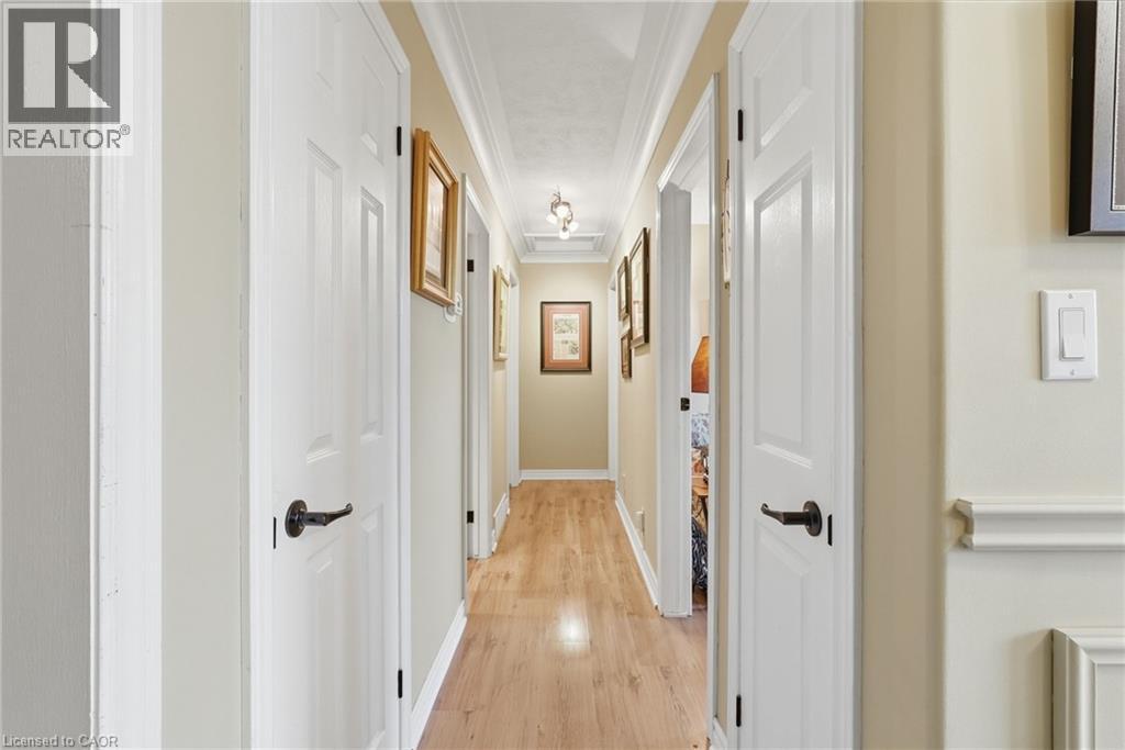 86 Erie Avenue S Property Photo 20