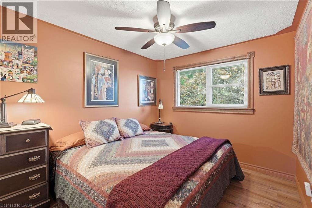 86 Erie Avenue S Property Photo 23