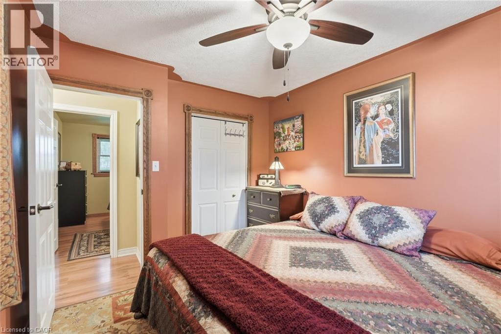 86 Erie Avenue S Property Photo 24